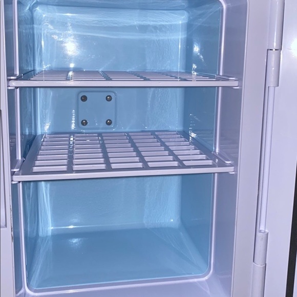 Mini cooling fridge - Picture 5 of 10